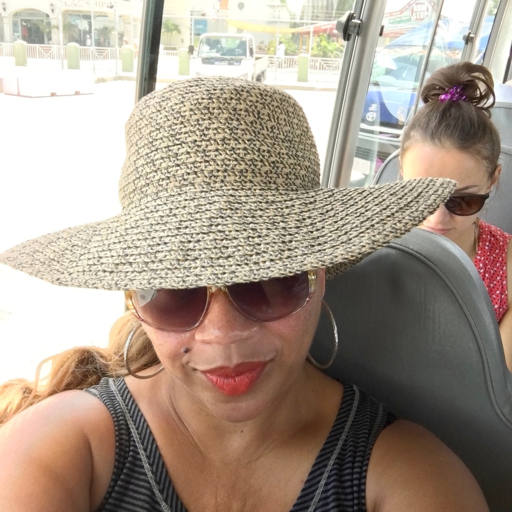 Meet your Posher, Sharon